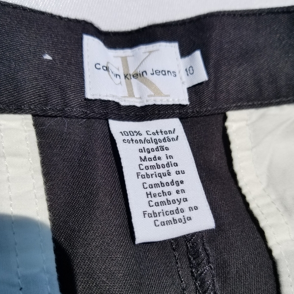 CK Women's Cargo Shorts - Picture 4 of 4